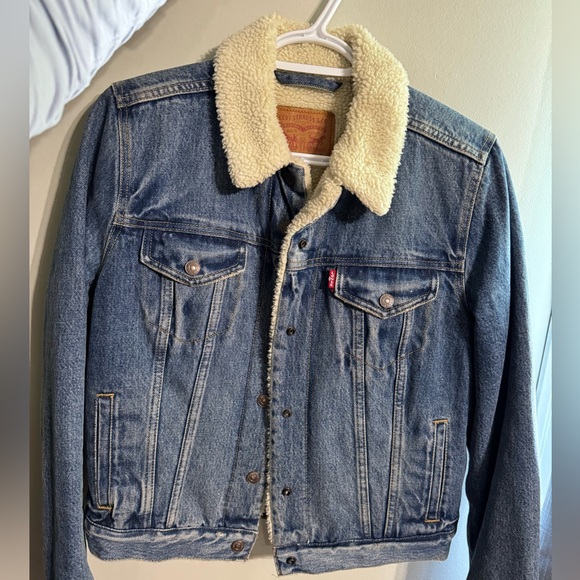 Levi’s Sherpa Jacket - smalls - Picture 1 of 2